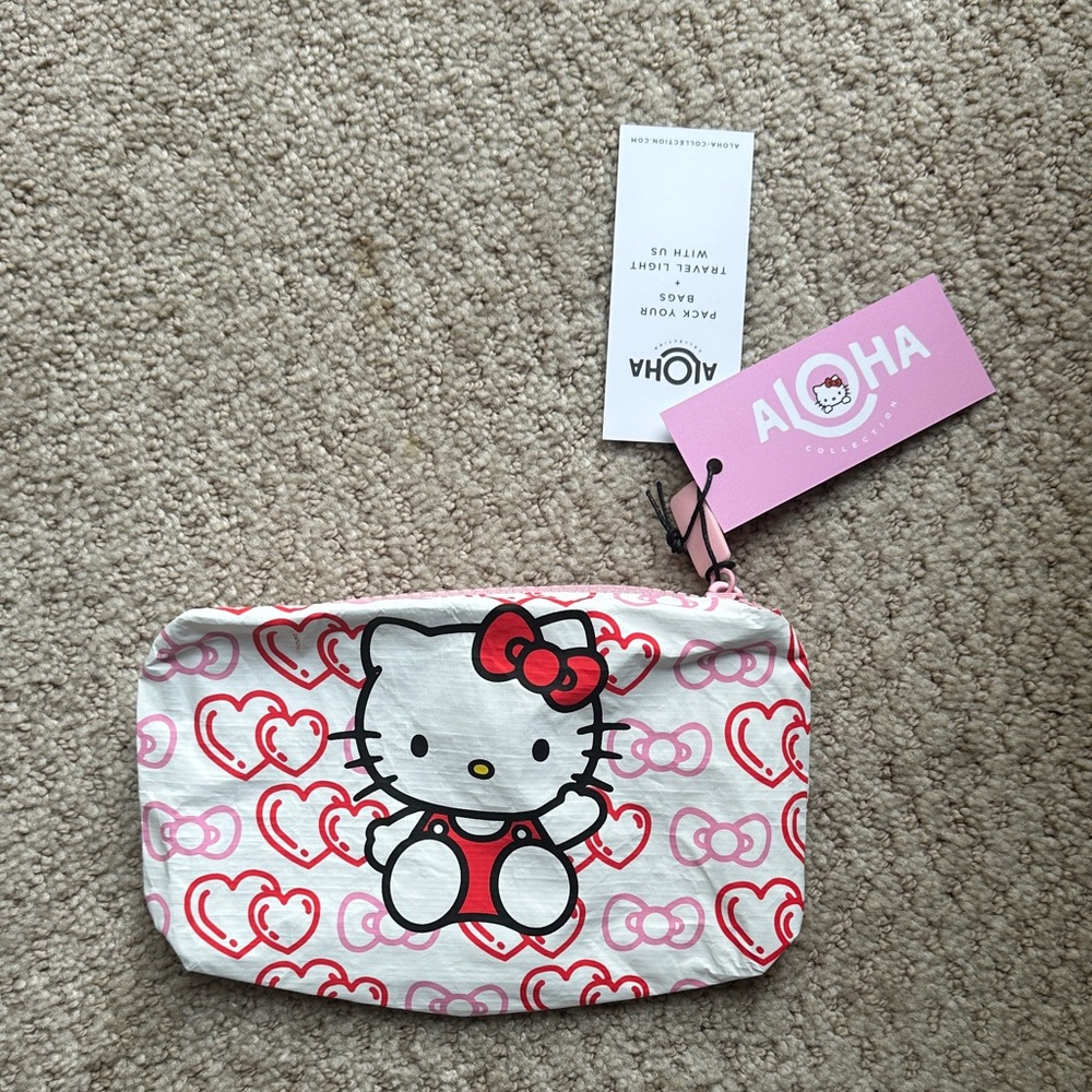 NWT Aloha Collection x Hello Kitty Red and Pink
Heart Pouch (Exclusive)